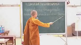 Học kinh tụng Pali- bài Lễ bái Đức Phật (Buddharatanapanāma)