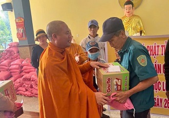 Bình Định: Tịnh xá Ngọc Long trao 400 phần quà đến bà con khó khăn