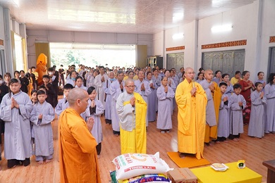 Phật tử chùa Phước Quang, Phước Viên cúng dường trường hạ Tịnh xá Ngọc Đạt