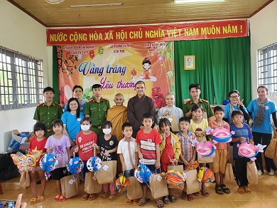 Đăk Nông: 500 phần quà Trung thu đến các thiếu nhi phường Quảng Thành 