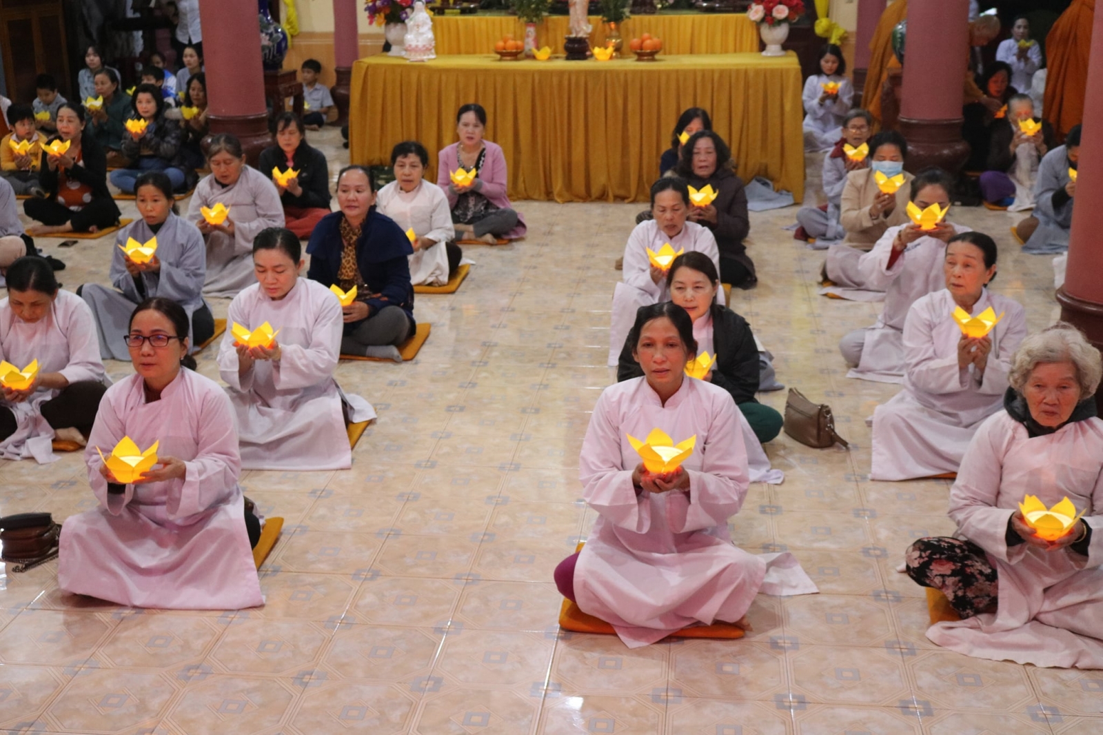 Gia Lai: Tịnh xá Ngọc Phúc tổ chức đêm Hoa đăng Kỷ niệm ngày Đức Phật Thích Ca Mâu Ni thành đạo .