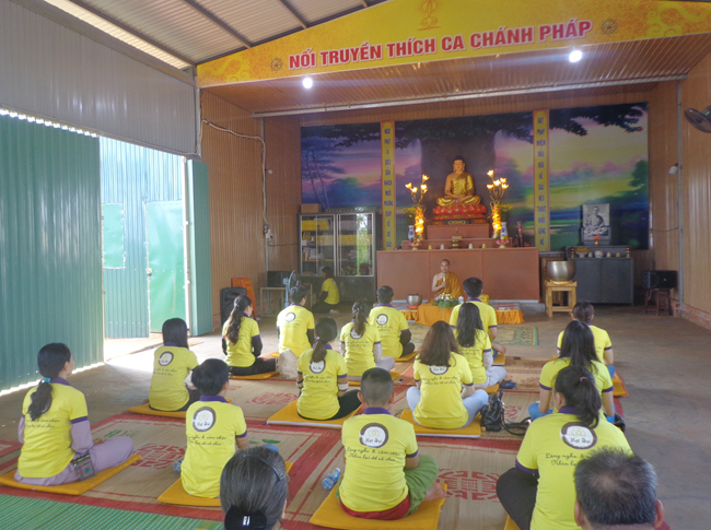 Gia Nghĩa: Lễ Quy y cho các bạn trẻ nhóm Phật tử Hạt bụi TP.HCM