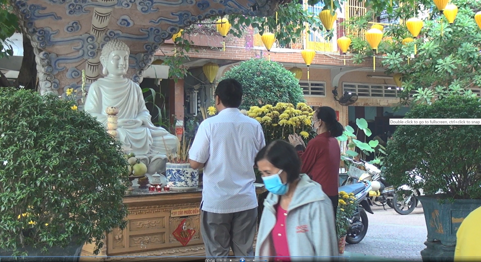 TPHCM: Phật tử về cúng rằm đầu năm tại Tịnh xá Lộc Uyển 