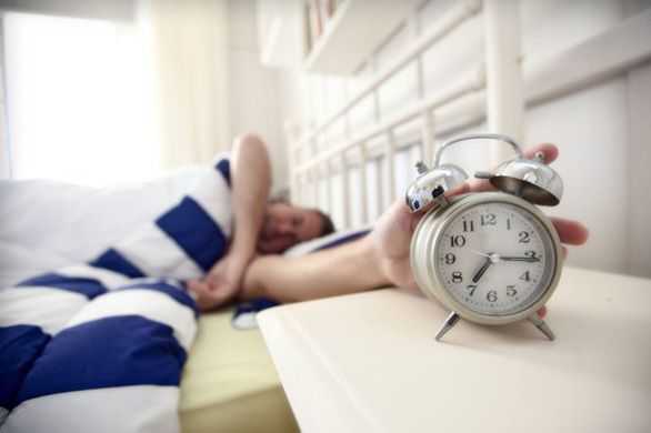 Ngủ nướng vài phút khiến cả não và cơ thể bị rối