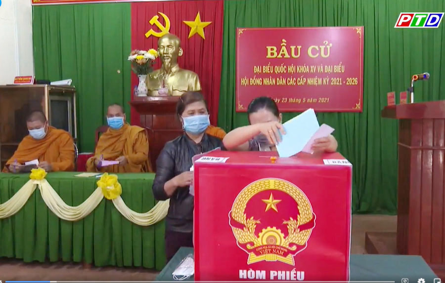 Gia Nghĩa: Chư Tăng Tịnh xá Ngọc Đạt tham gia bỏ phiếu bầu cử tại điểm bầu cử số 5 thuộc phường Nghĩa Phú
