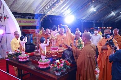 Ban Trị Sự Phật Giáo tỉnh Đắk Nông:
Hàng ngàn tăng ni, Phật tử trong tỉnh dự đại lễ Phật đản tại chùa Pháp Hoa
